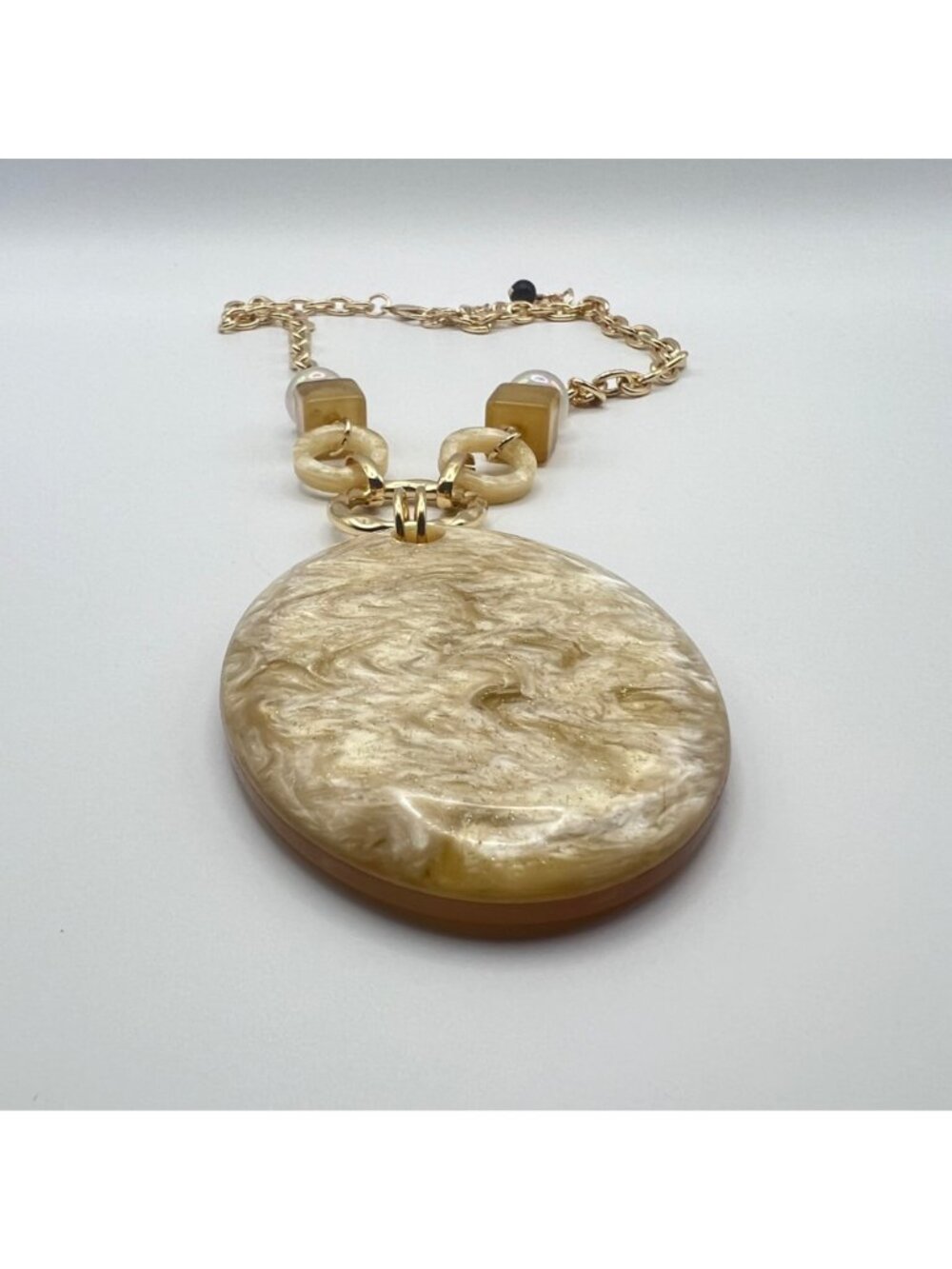 Vintage Lucite Statement Necklace Earrings Set Marbled Beige Pendant Gold Tone - Picture 12 of 14